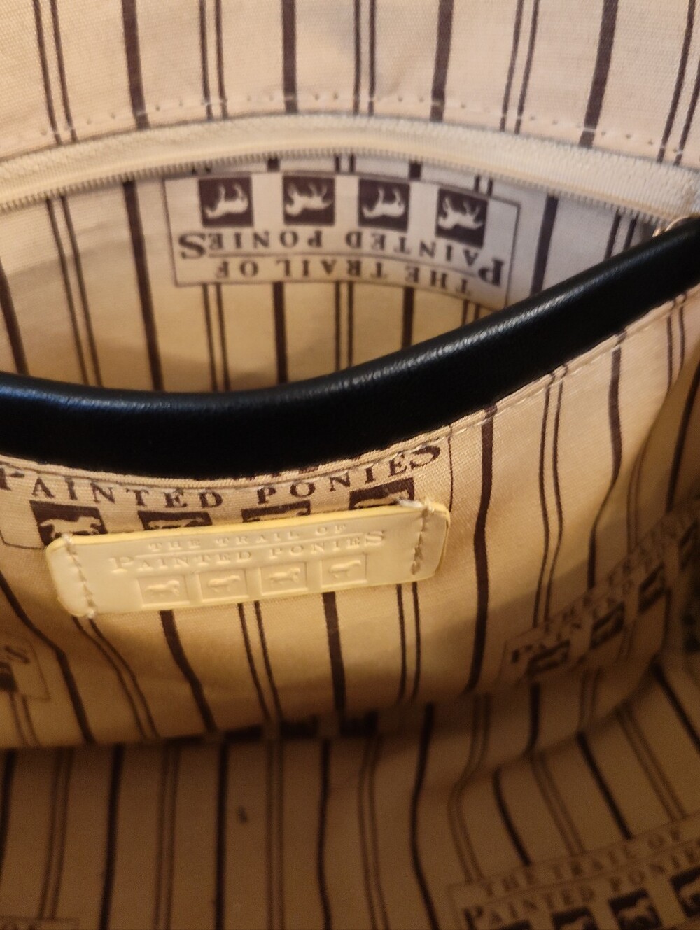 The Trail Of The Painted Ponies Handbag With Crossbody Strap - Picture 6 of 10